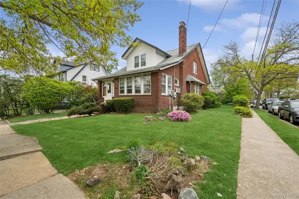 12 Harvard Avenue, Hewlett, NY 11557