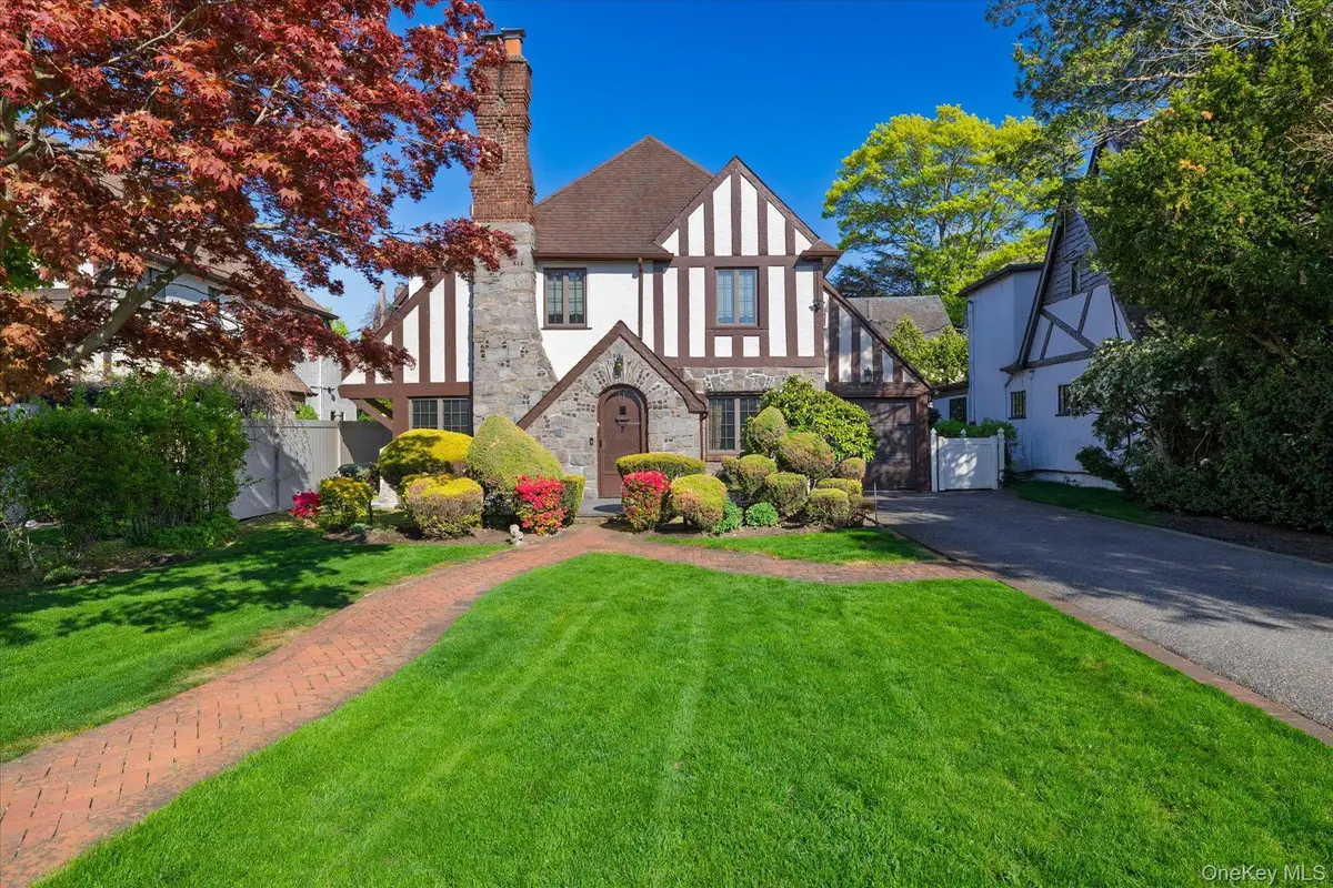 19 Addison Place, Rockville Centre, NY 11570 - #1