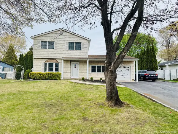 195 Maple Street, Medford, NY 11763