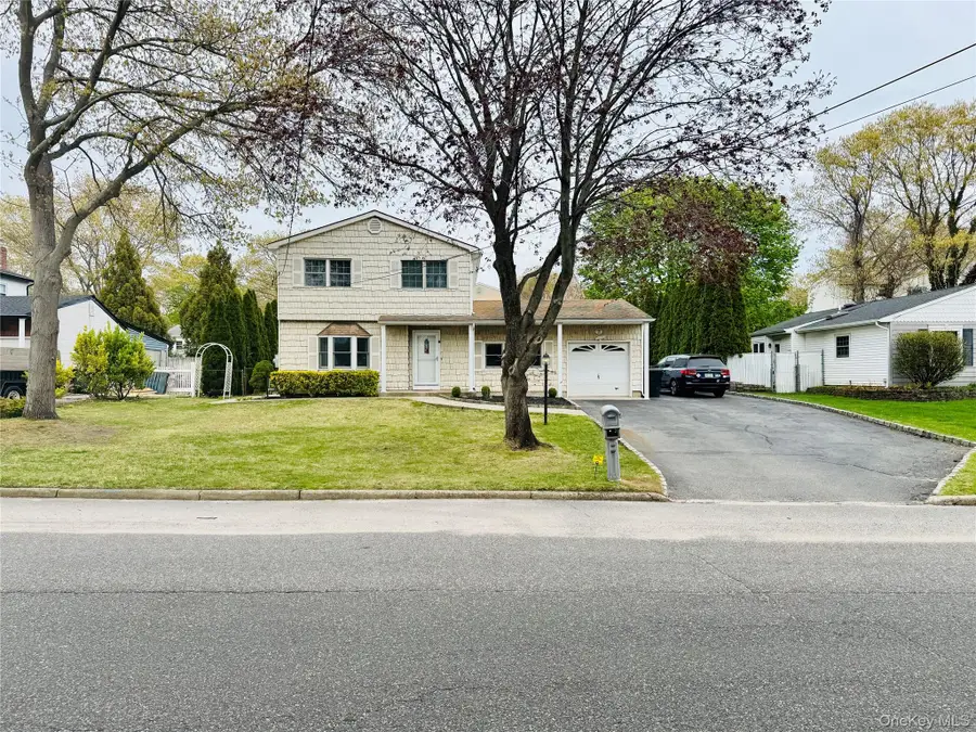 195 Maple Street, Medford, NY 11763 - #2