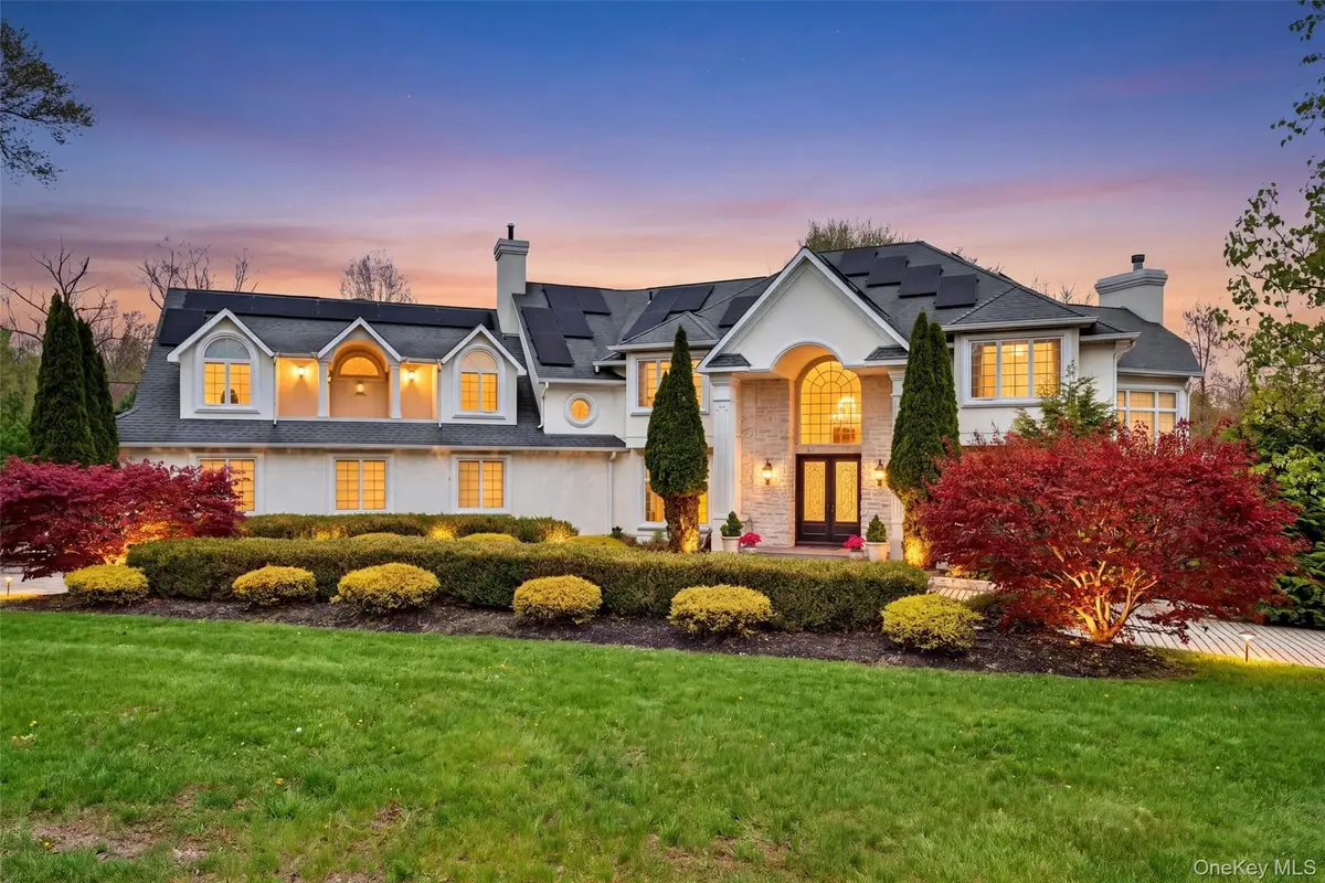 23 Greenwich Avenue, Woodbury, NY 10917 - #1
