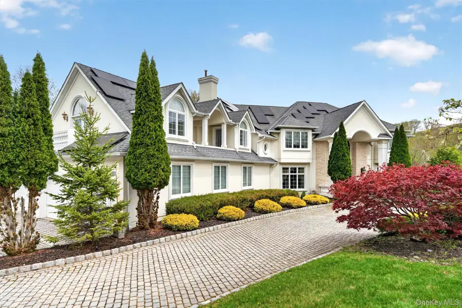 23 Greenwich Avenue, Woodbury, NY 10917 - #2