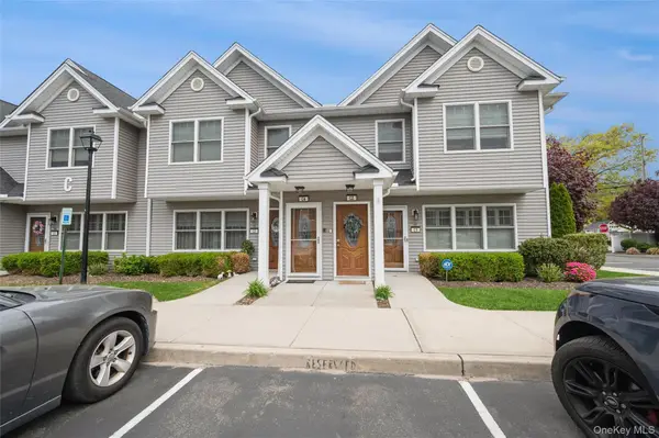 608 Carman Avenue #C2, Westbury, NY 11590