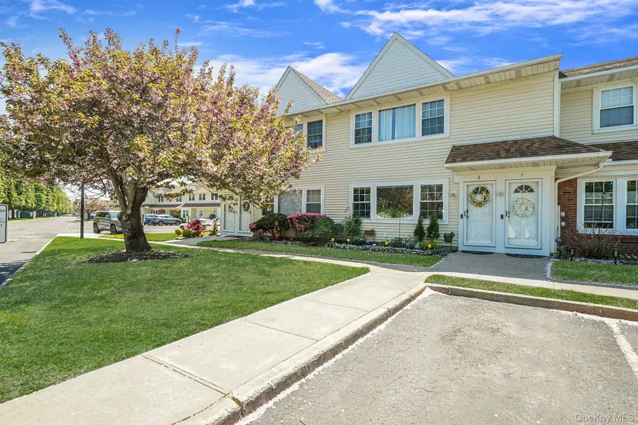 8 Gazebo Lane #8, Holtsville, NY 11742 - #3
