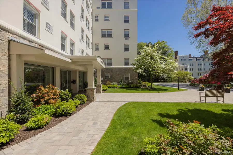 1 Stoneleigh #5J, Bronxville, NY 10708 - #3