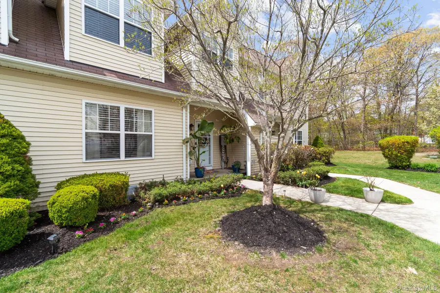 29 Daremy Circle #2e, Medford, NY 11763 - #2