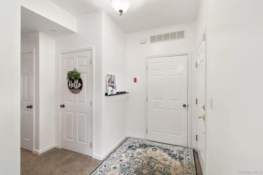 29 Daremy Circle #2e, Medford, NY 11763 - #3