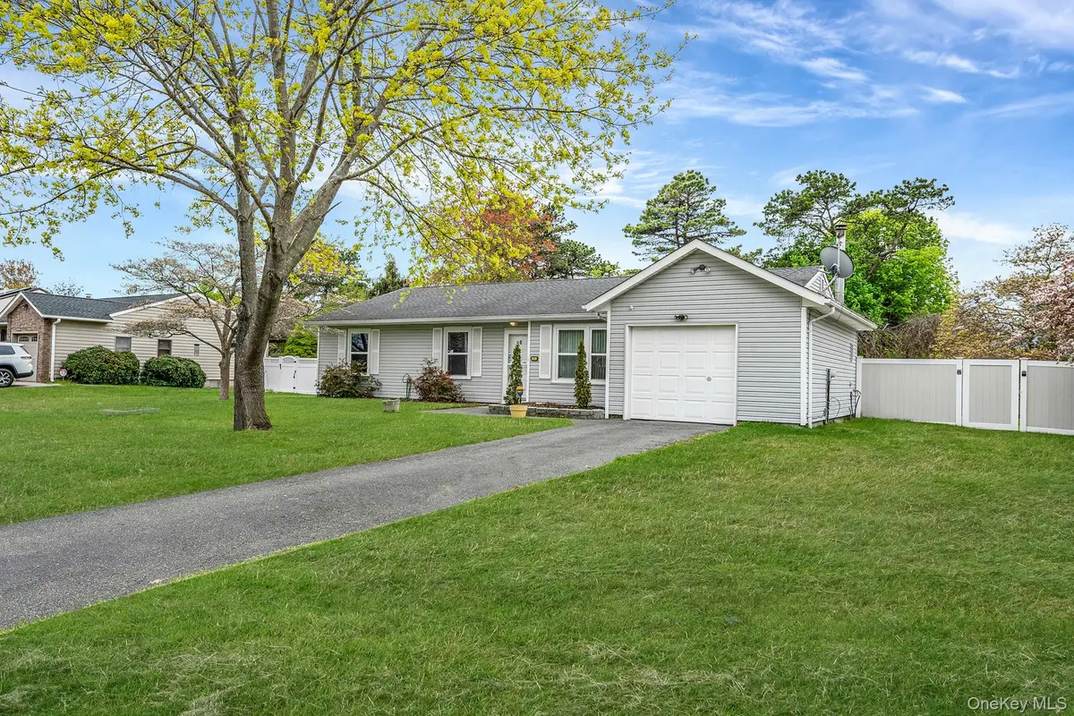 6 Lisa Court, Medford, NY 11763 - #1