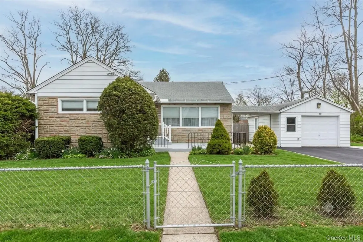 20 E Maple Street, Central Islip, NY 11722 - #1