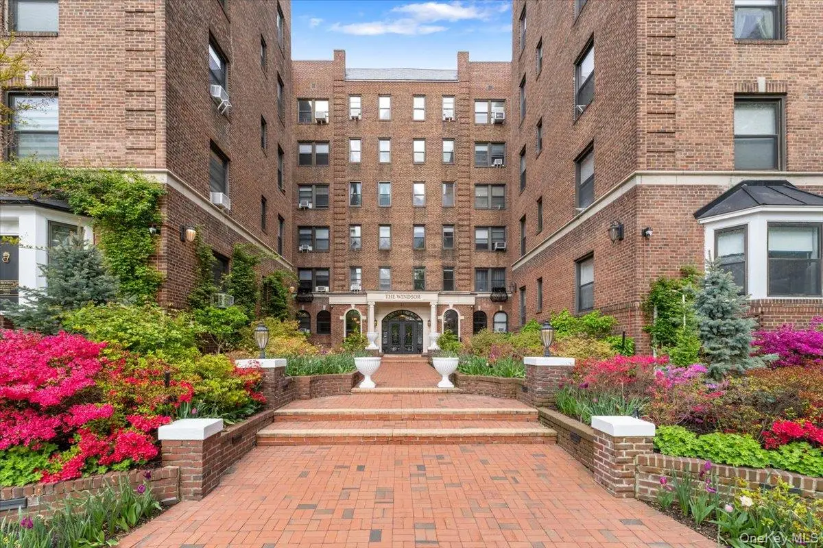 21 Barstow Road #2i, Great Neck, NY 11021 - #1