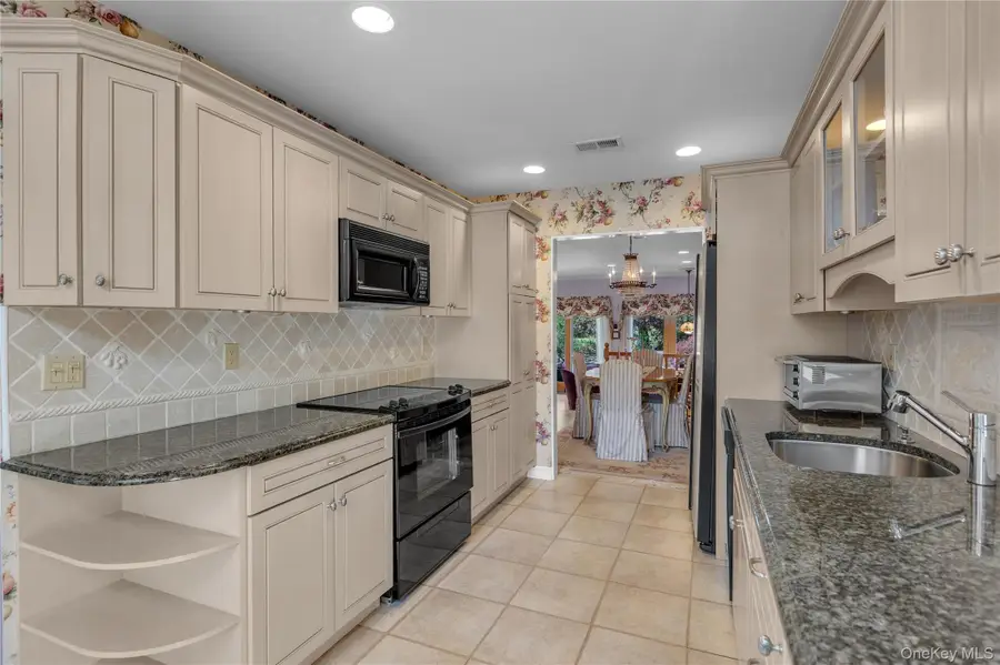 7 Northgate Court, Melville, NY 11747 - #3