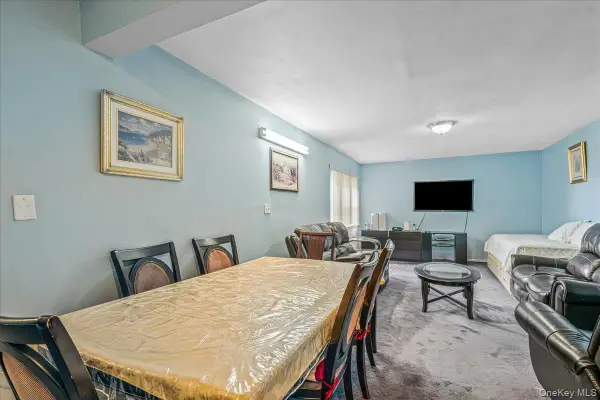 144-55 Melbourne Ave #2E, Flushing, NY 11367