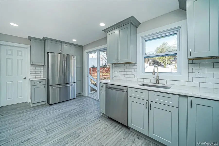 27 Garden Road, Sound Beach, NY 11789 - #3