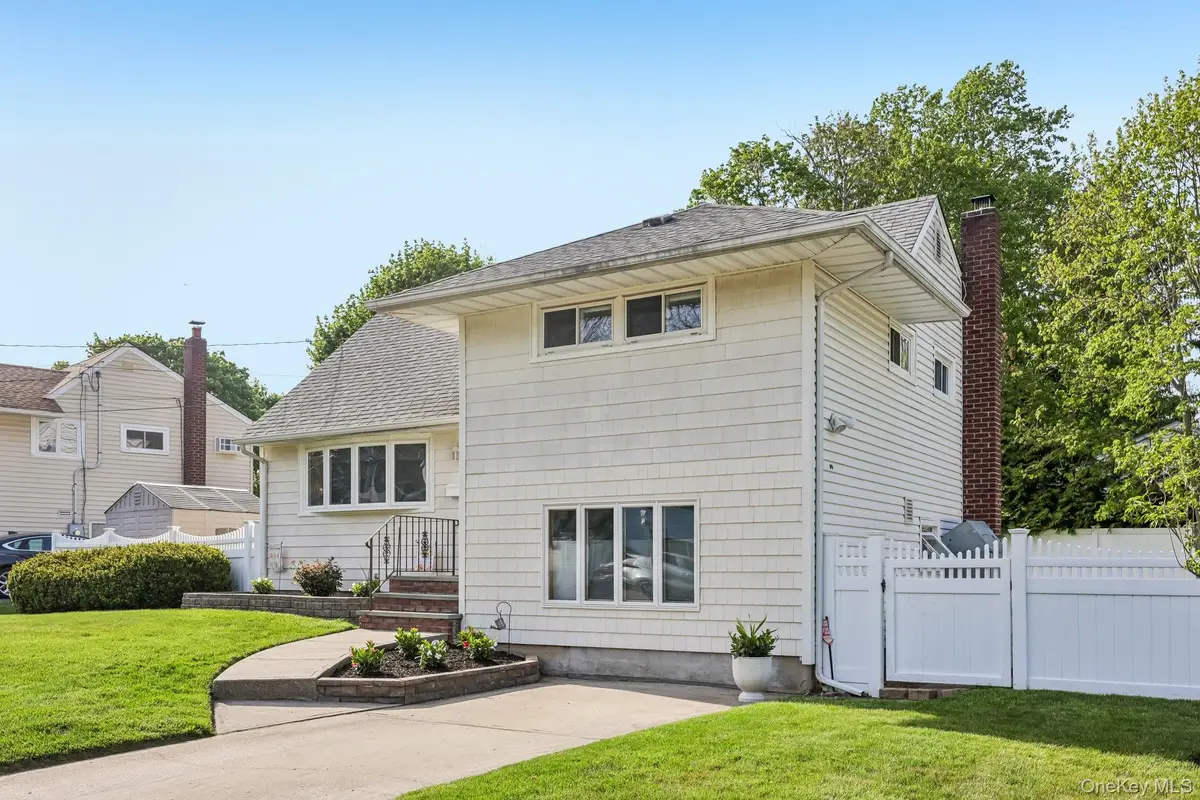 7 Bowden Drive, Huntington Station, NY 11746 - #1