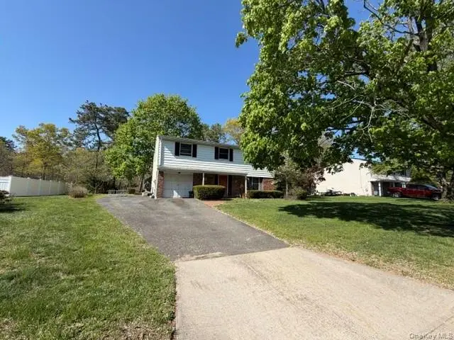 5 Broadhurst Street, Coram, NY 11776 - #3