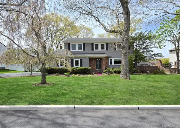 42 Morris Avenue, Farmingville, NY 11738