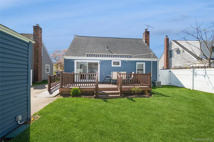23 Gables Drive, Hicksville, NY 11801 - #3