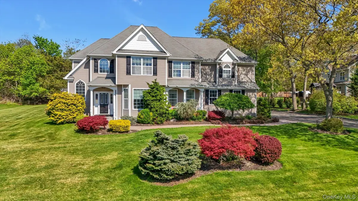 9 Paddock Lane, Medford, NY 11763 - #1