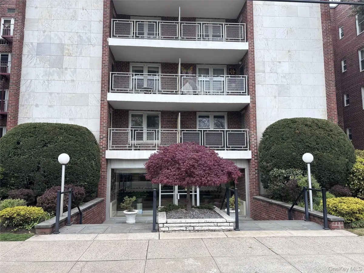 110 Brooklyn Avenue #3Q, Freeport, NY 11520 - #1