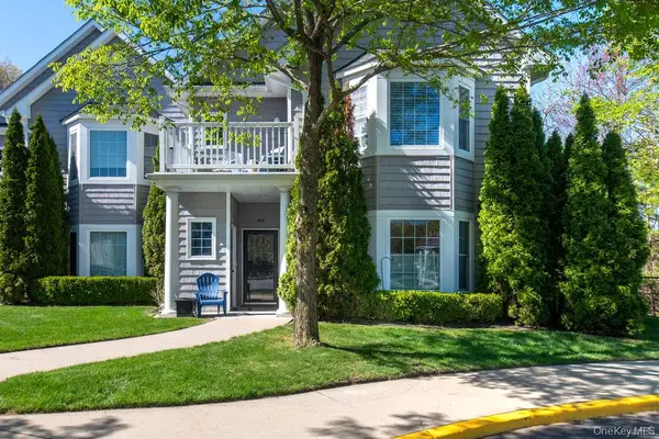 405 Okeefe Court, Oakdale, NY 11769