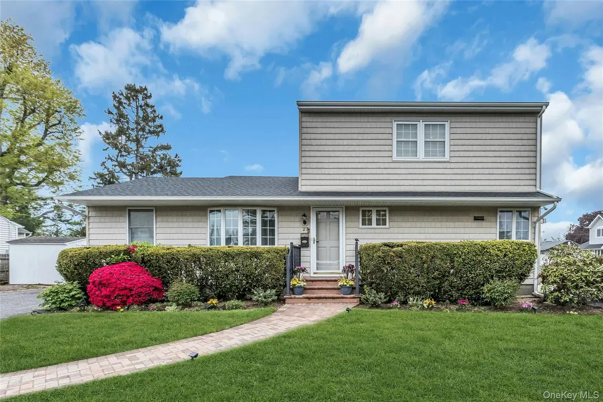 27 Surrey Lane, Plainview, NY 11803 - #1