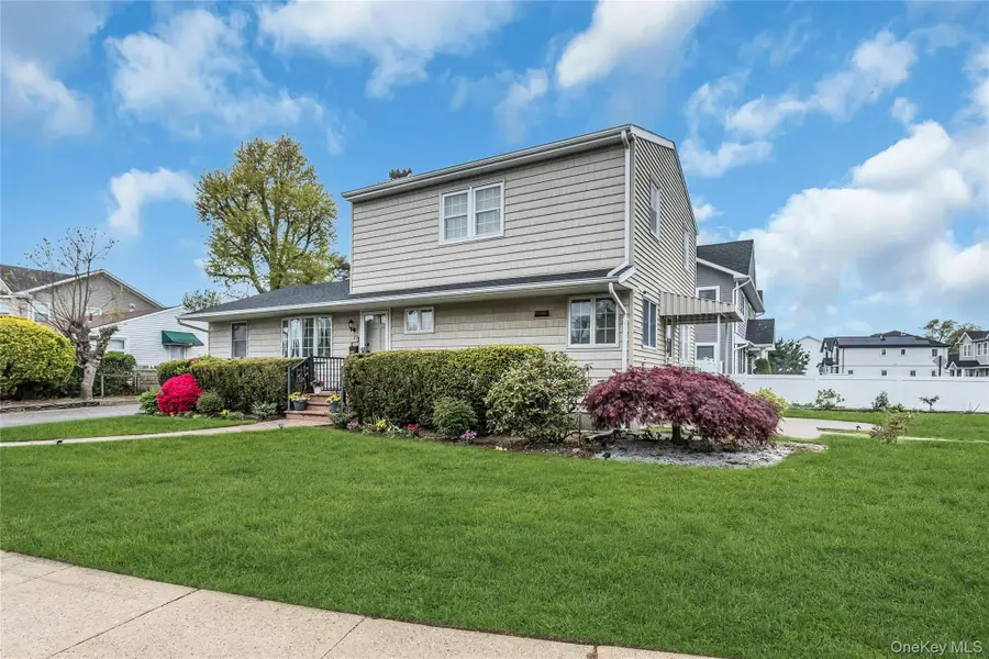 27 Surrey Lane, Plainview, NY 11803 - #2