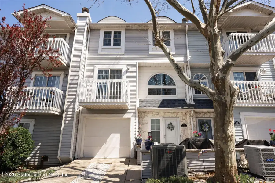 41 Country Dr N, Staten Island, NY 10314 - #3