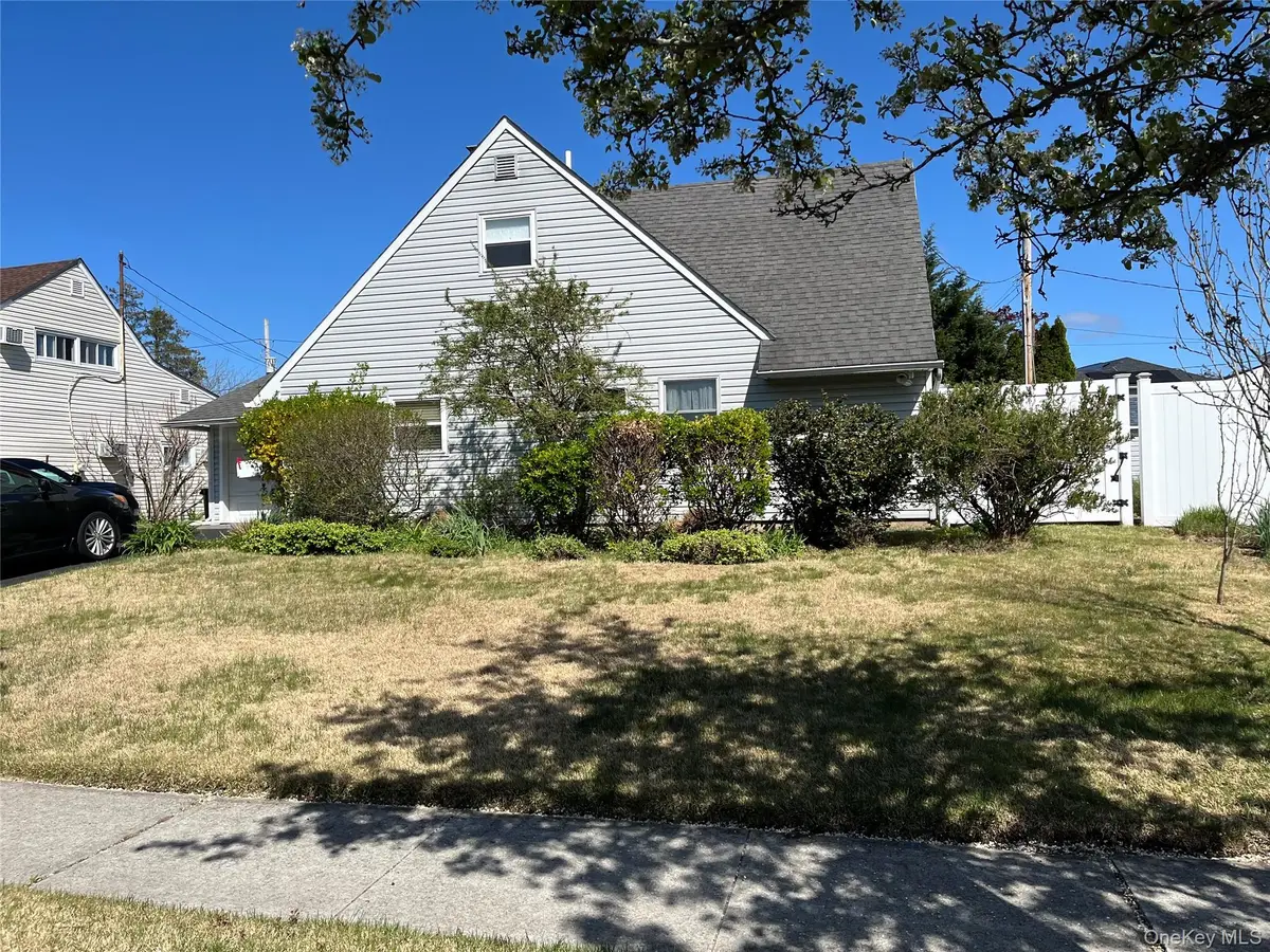 49 Flagstone Lane, Westbury, NY 11590 - #1