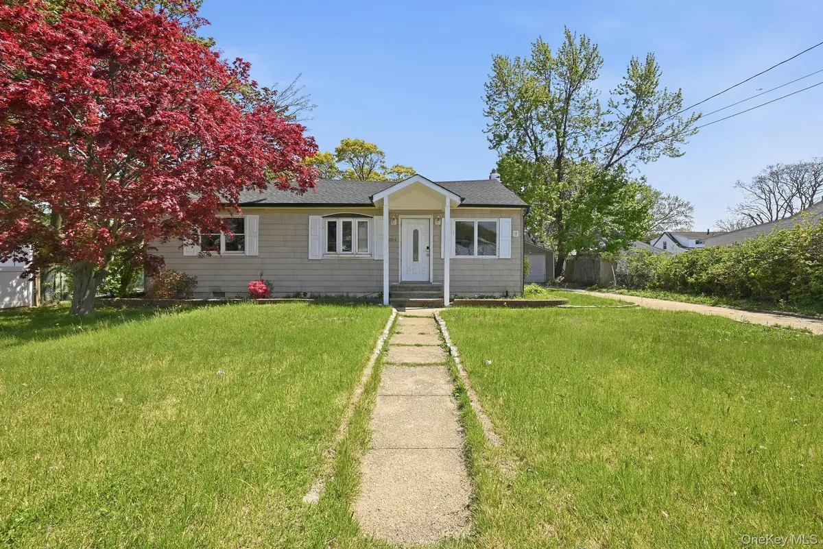 284 15th Street, West Babylon, NY 11704 - #1