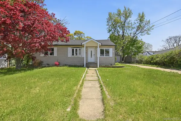 284 15th Street, West Babylon, NY 11704