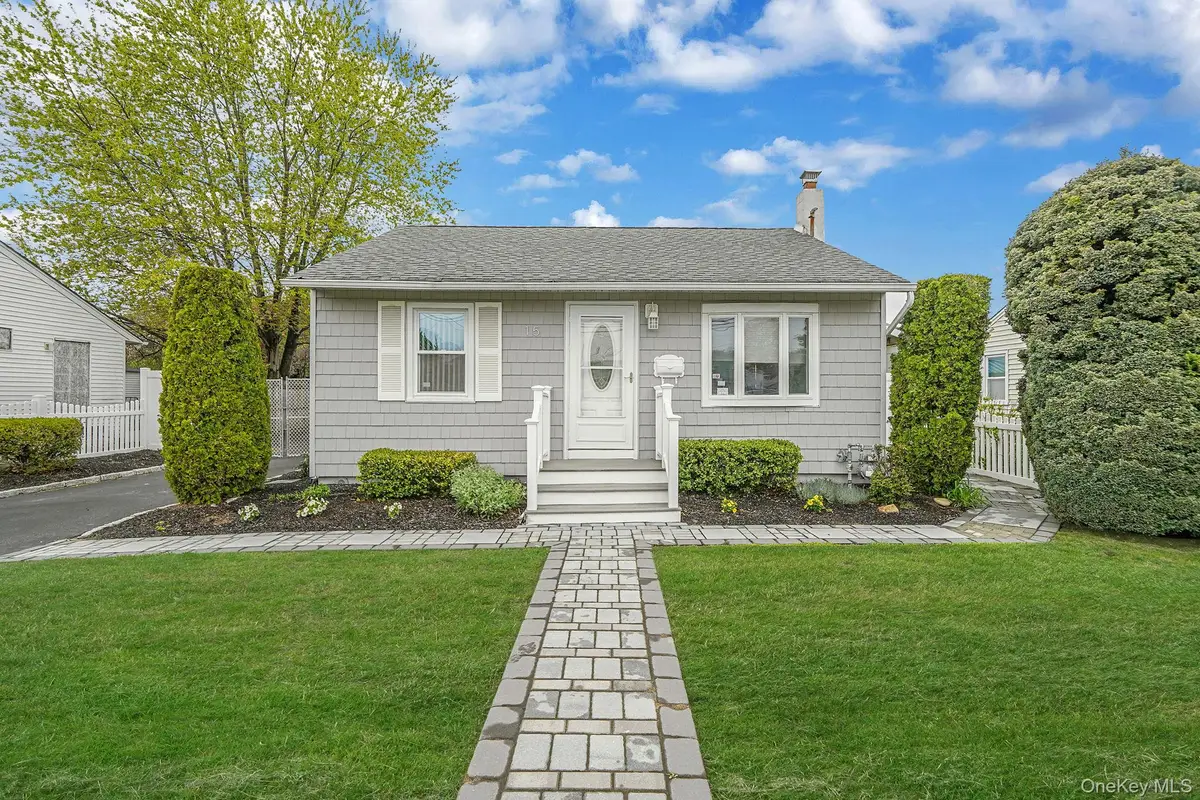 15 Glenda Drive, West Babylon, NY 11704 - #1