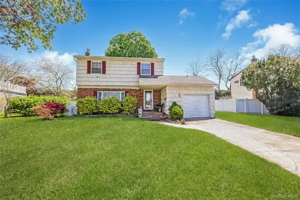 14 Leanore Drive, Farmingdale, NY 11735