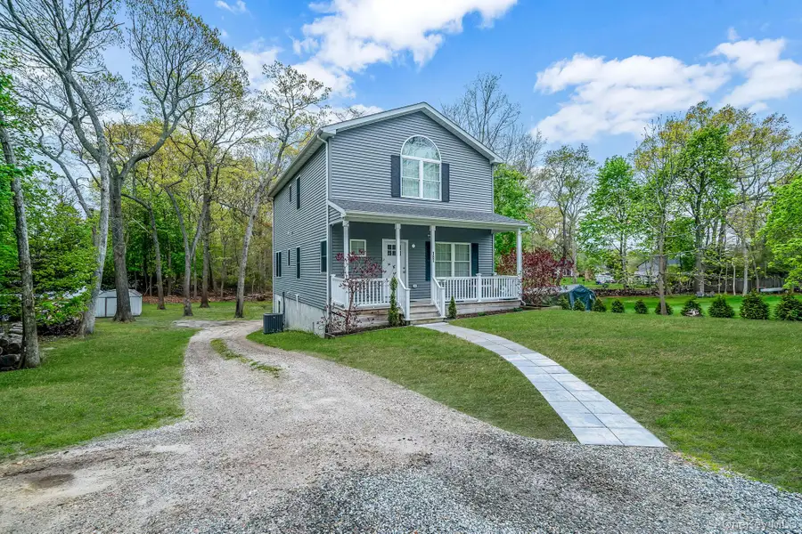 187 Hallock Street, Riverhead, NY 11901 - #2