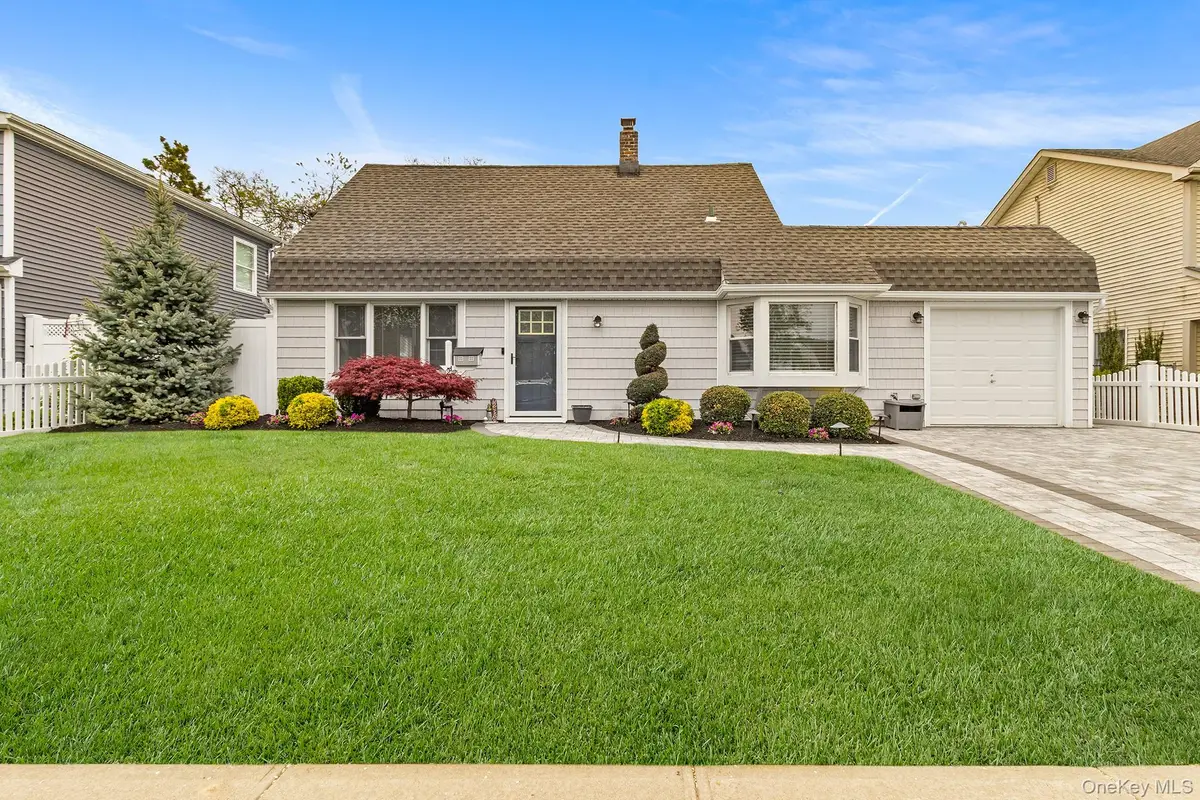 27 Slate Lane, Levittown, NY 11756 - #1