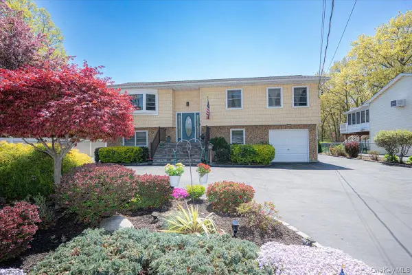 188 Geneva Street, Bay Shore, NY 11706