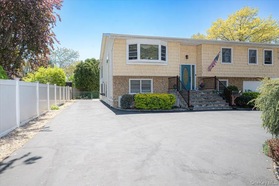 188 Geneva Street, Bay Shore, NY 11706 - #3