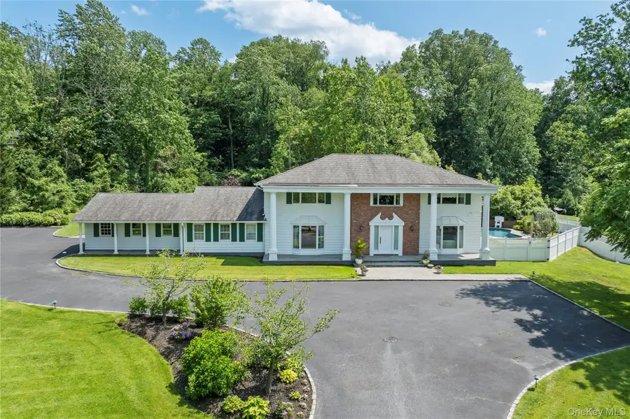 25 Montrose Court, Roslyn Harbor, NY 11576 - #2