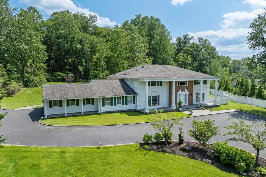 25 Montrose Court, Roslyn Harbor, NY 11576 - #3