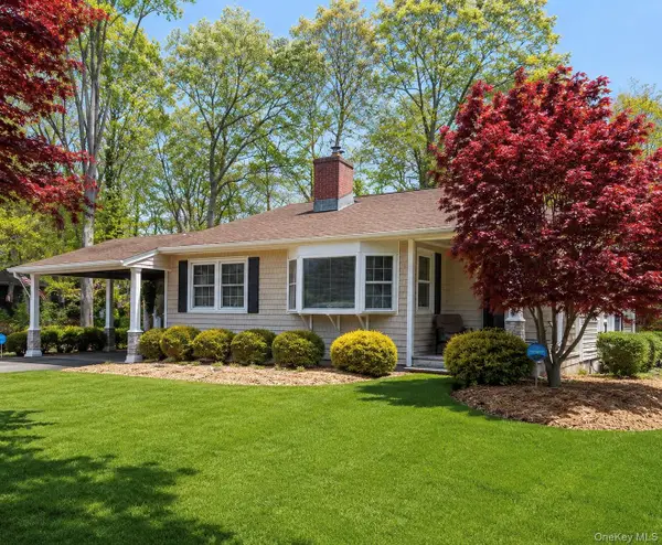 7 Ursular Court, Smithtown, NY 11787