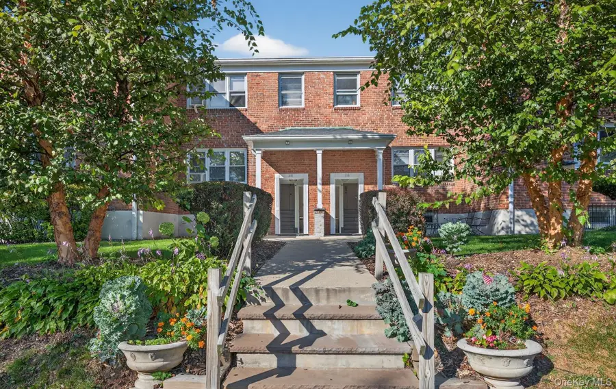 28 Linden Street, Great Neck, NY 11021 - #2