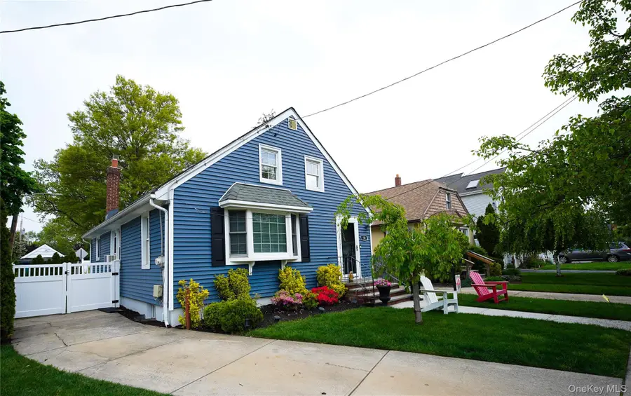 10 Aberdeen Street, Malverne, NY 11565 - #2