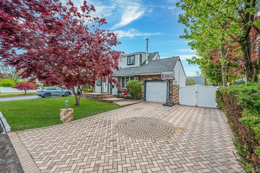 320 28th Street, Lindenhurst, NY 11757 - #3