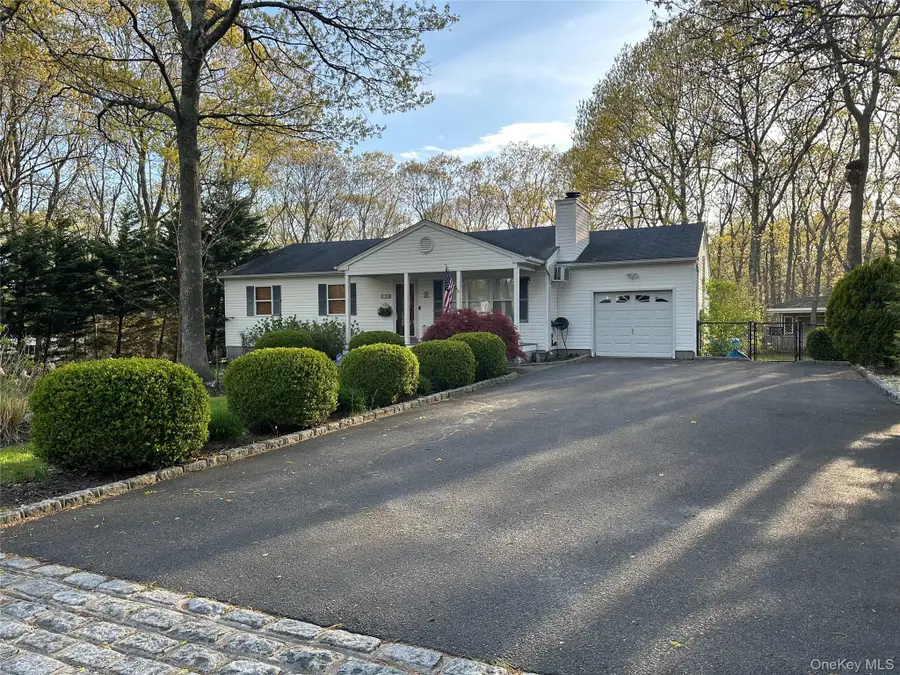 10 Black Pine St, Center Moriches, NY 11934 - #2