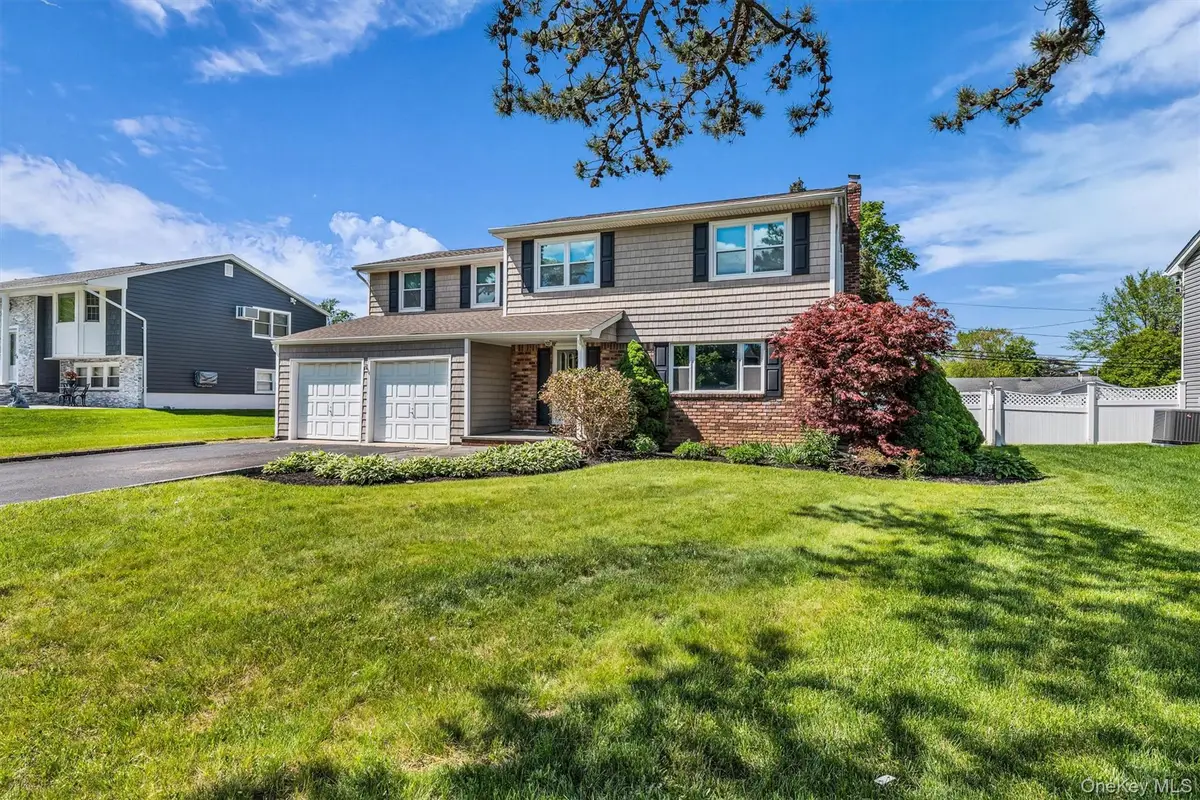 25 Sherry Lane, Hauppauge, NY 11788 - #1