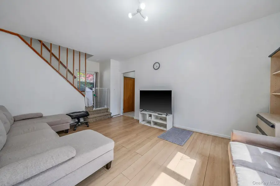 23 Evergreen Drive, Lindenhurst, NY 11757 - #3