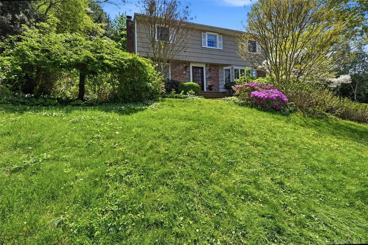 21 Northwood Circle, Halesite, NY 11743 - #1