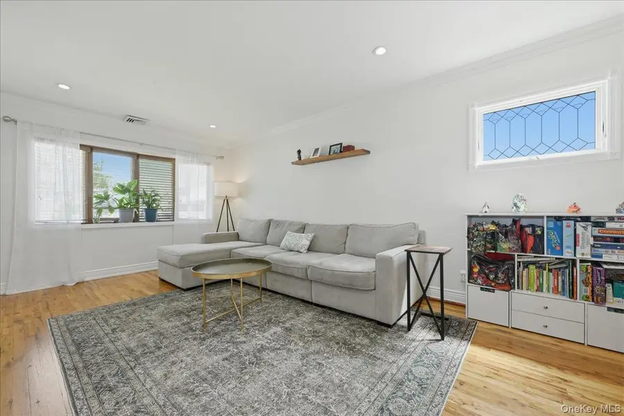 648 Dogwood Avenue, Franklin Square, NY 11010 - #3
