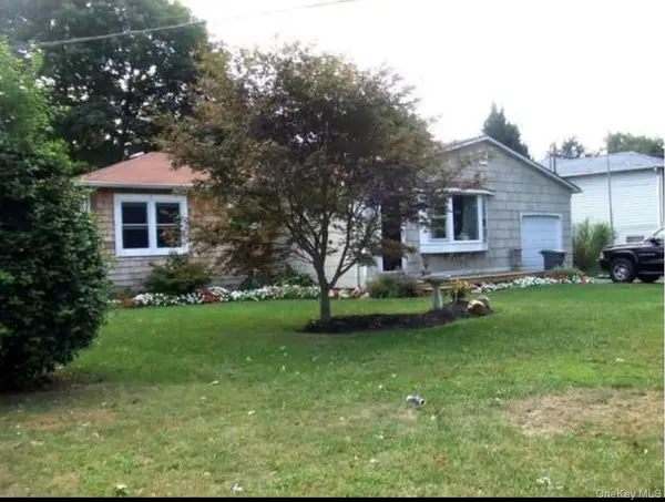 7 Bay Street, Center Moriches, NY 11934