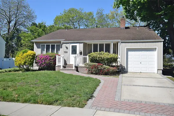 10 Tacoma Lane #1, Syosset, NY 11791