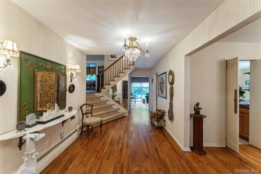 84 Nottingham Road, Manhasset Hills, NY 11040 - #3